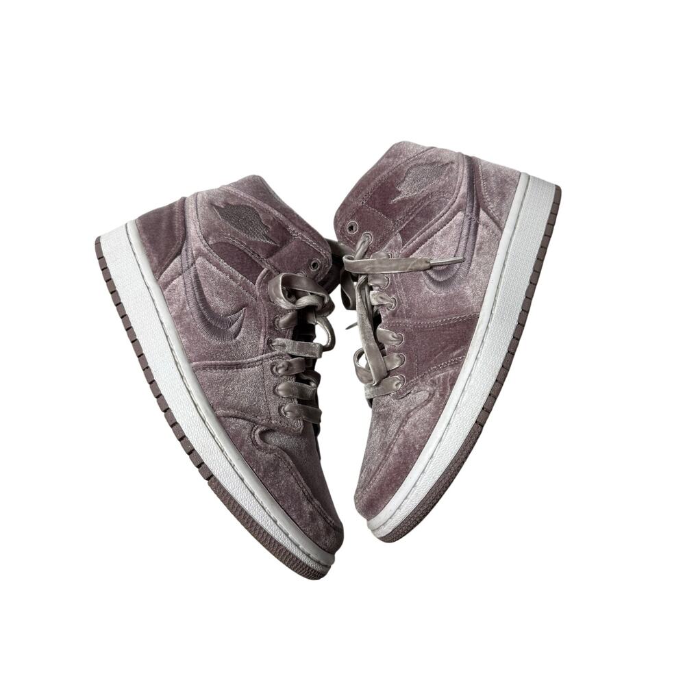 Air Jordan Sneakers Women's Size 8 1 Mid SE Purple Velvet